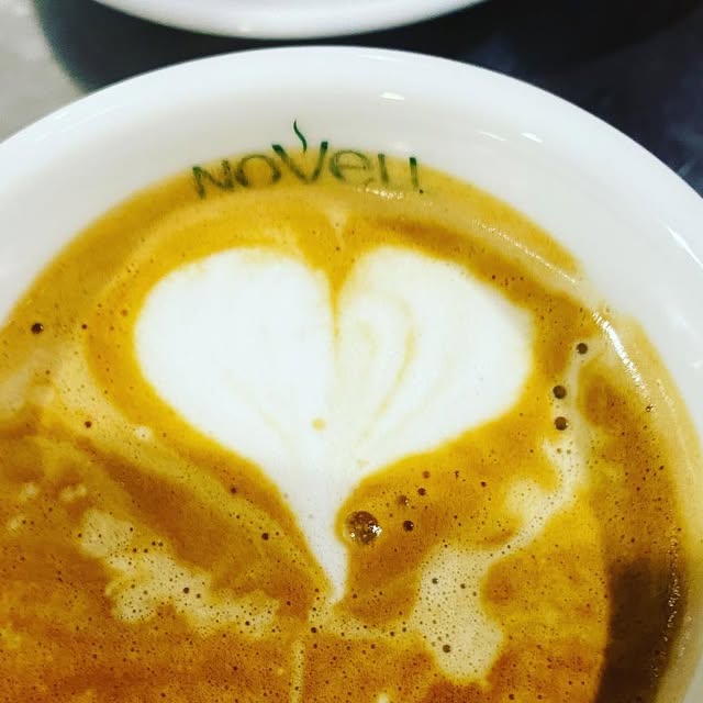 Cafè amb llet amb dibuix a l'escuma